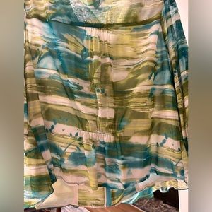 Beautiful spring and summer jacket zips in the front